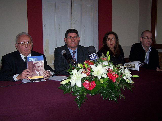 Presentado en Águilas el libro de José María Guillén Florenciano Historias, vivencias y visiones futuristas de un aguileño gestor - 1, Foto 1