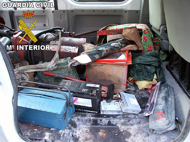 La Guardia Civil sorprende a dos personas con numerosos efectos procedentes de robos - 2, Foto 2