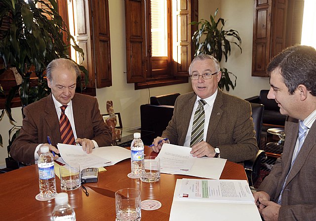 La Universidad de Murcia y la Fundación Cajamurcia firman un acuerdo para reforzar los equipos de investigación - 2, Foto 2