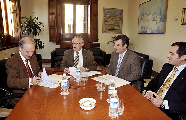 La Universidad de Murcia y la Fundación Cajamurcia firman un acuerdo para reforzar los equipos de investigación - 3, Foto 3
