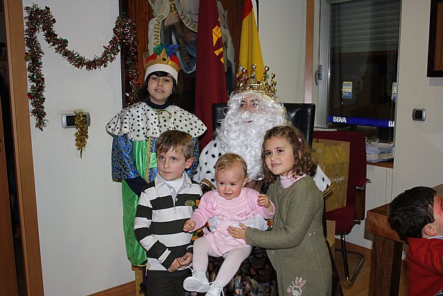 Los Reyes Magos visitan a más de 100 niños en el Colegio de Veterinarios de Murcia - 1, Foto 1