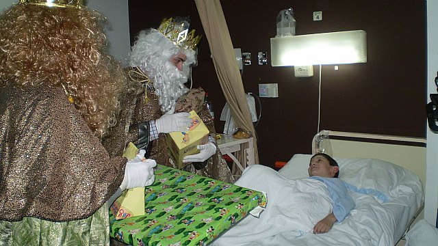 Visita de los Reyes Magos al Hospital Rafael Méndez de Lorca - 1, Foto 1