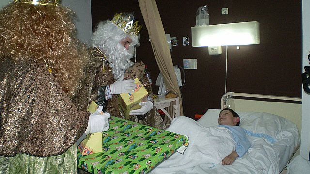 Visita de los Reyes Magos al Hospital Rafael Méndez de Lorca - 1, Foto 1