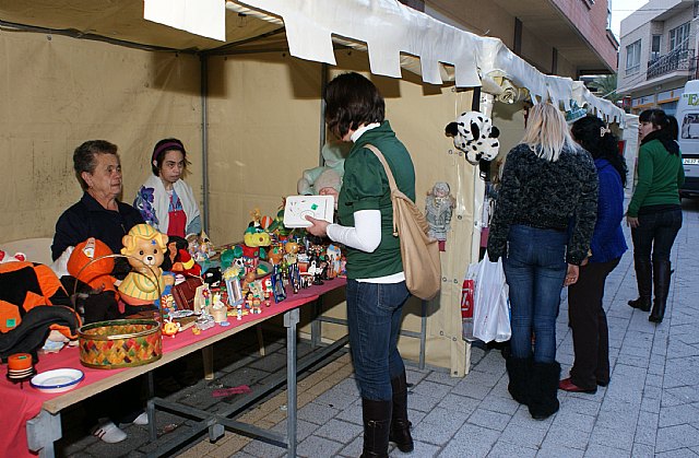 La Asociación de Discapacitados 'El Castillo' instala su tradicional rastrillo solidario - 1, Foto 1