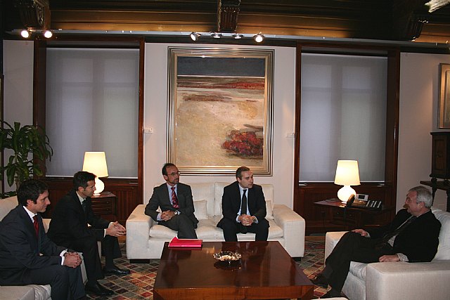 El nuevo presidente de AJE se muestra contrario a que se considere al empresario el causante del mal de la crisis - 2, Foto 2