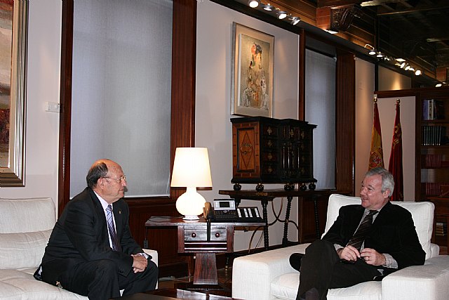 El presidente Valcárcel recibe al alcalde de Alhama de Murcia, Juan Romero - 1, Foto 1