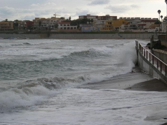 El temporal derriba un muro en el Paseo de la Playa de Levante en Cabo de Palos - 4, Foto 4