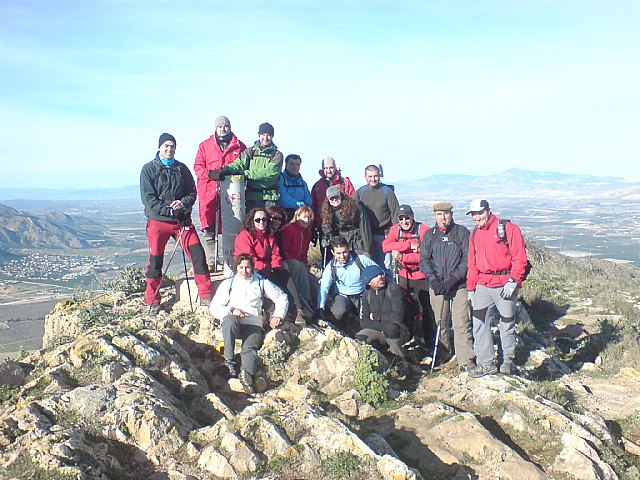 El Club Senderista de Totana realizó su primera salida del presente año ascendiendo hasta la cumbre de la Sierra de Callosa - 1, Foto 1