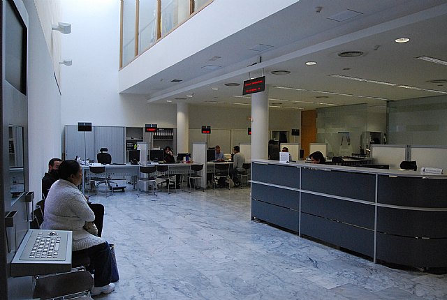 El Ayuntamiento y la Consejera de Presidencia y Administraciones Públicas suscriben un convenio de colaboración, Foto 1