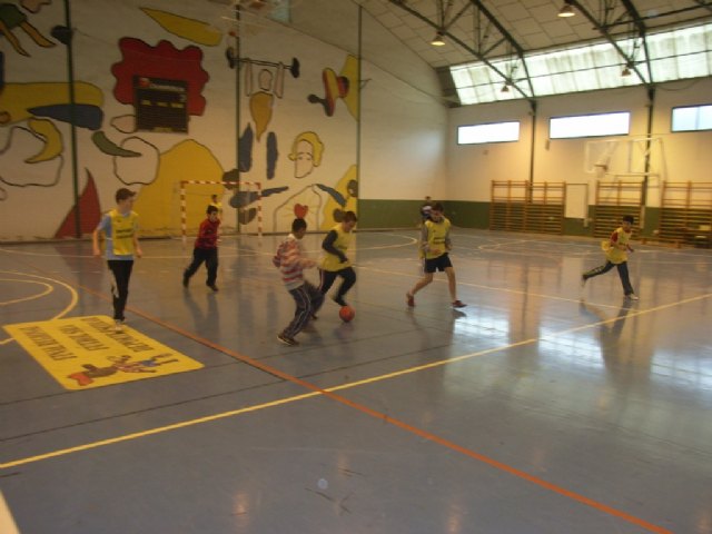 La concejalía de Deportes organizó la fase local de los deportes de equipo de Deporte Escolar, Foto 1