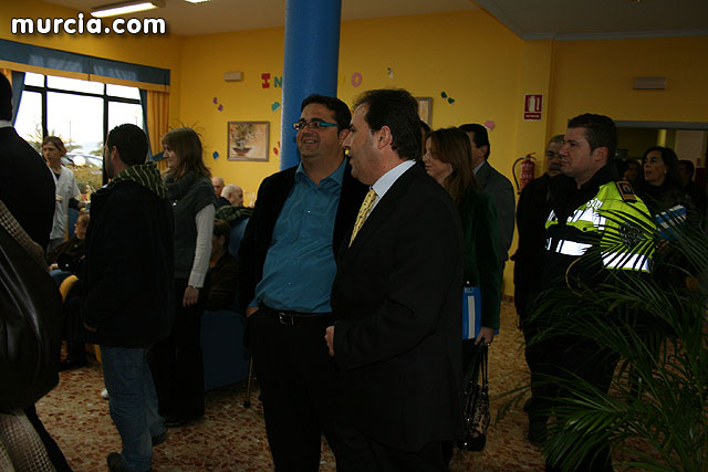 Los ms de 90 usuarios de la Residencia “La Pursima” reciben la visita del consejero de Poltica Social - 6