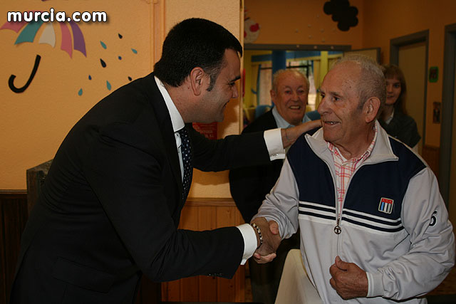 Los ms de 90 usuarios de la Residencia “La Pursima” reciben la visita del consejero de Poltica Social - 14