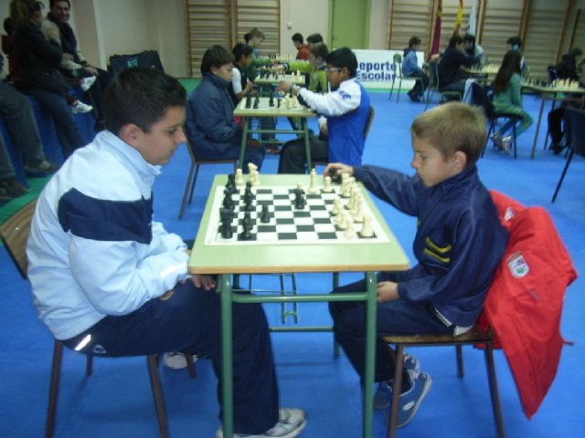 El Torneo de Ajedrez de Deporte Escolar contó con la participaicón de 30 escolares de la localidad, Foto 1
