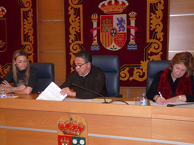 El Ayuntamiento firma convenios con las Asociaciones de Madres y Padres de Alumnos de 19 colegios para la realización de actividades formativas extraescolares - 1, Foto 1