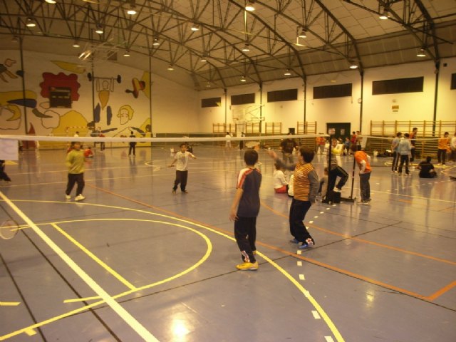 La sala escolar de Totana acoge la primera jornada de Bádminton del Campeonato de Promoción Deportiva de la Región de Murcia de Deporte Escolar, Foto 1