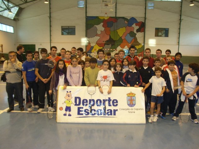 La sala escolar de Totana acoge la primera jornada de Bádminton del Campeonato de Promoción Deportiva de la Región de Murcia de Deporte Escolar, Foto 3