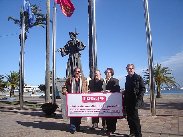 Adelina Morales gana el cheque de 1.000 euros del comercio de Santiago de la Ribera - 1, Foto 1