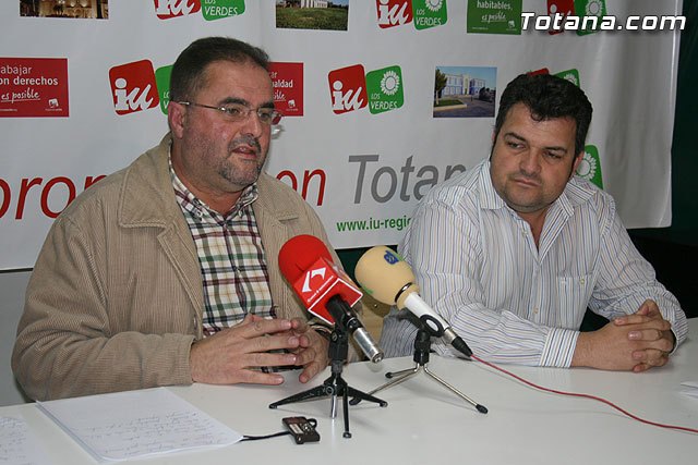 IU: El PP no podrá subir la contribución urbana en 2010, como aprobó en Pleno de Octubre, al haberse presentado alegaciones por un grupo de vecinos, Foto 1