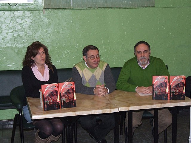 José  Emilio Iniesta muestra su literatura en Blanca - 1, Foto 1