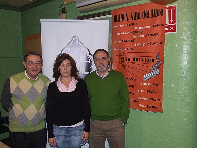 José  Emilio Iniesta muestra su literatura en Blanca - 2, Foto 2