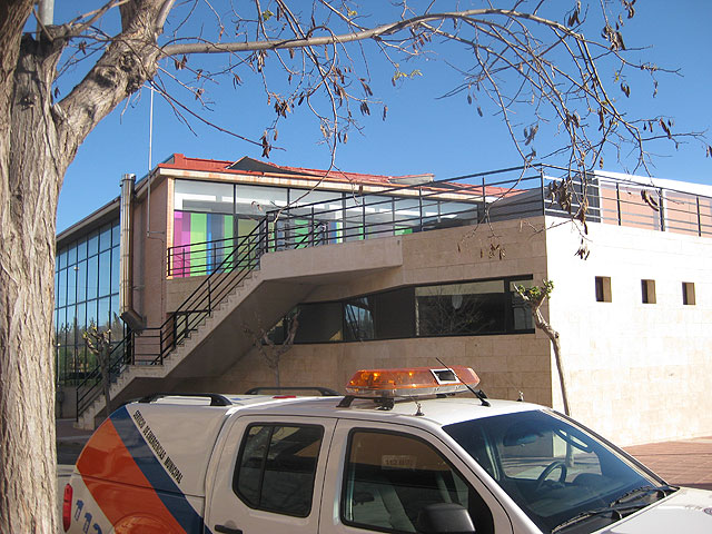 Voluntarios de Proteccin Civil y agentes de la Polica Local intervienen en ms de una decena de actuaciones provocadas por el fuerte viento - 1