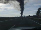 Quince bomberos trabajan en la extincin de un incendio en la fbrica ElPozo