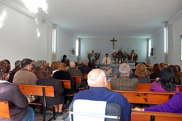Los vecinos de Las Pullas celebran una misa en honor a San Antón - 1, Foto 1