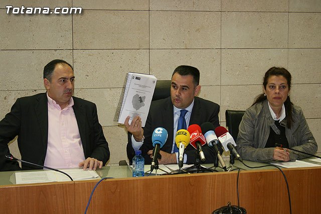 El alcalde acomete la reorganización del equipo de Gobierno para ejecutar plan estratégico local Totana Crece 2013, Foto 2