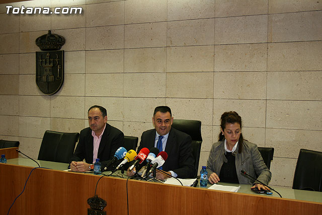 El ayuntamiento invirti ms de 12 millones de euros en obra pblica durante el 2009 - 1