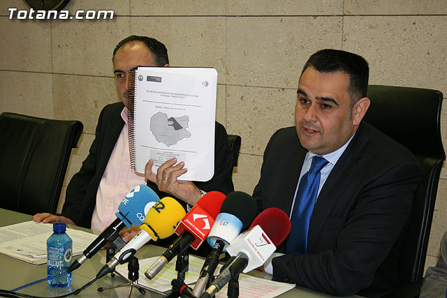 El ayuntamiento invirti ms de 12 millones de euros en obra pblica durante el 2009 - 4