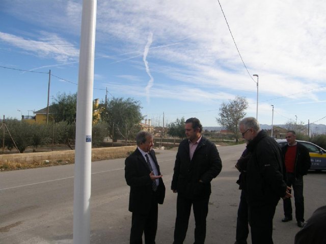 La Comunidad Autónoma mejora la seguridad vial con la instalación de farolas antichoque en la diputación lorquina de La Torrecilla - 1, Foto 1