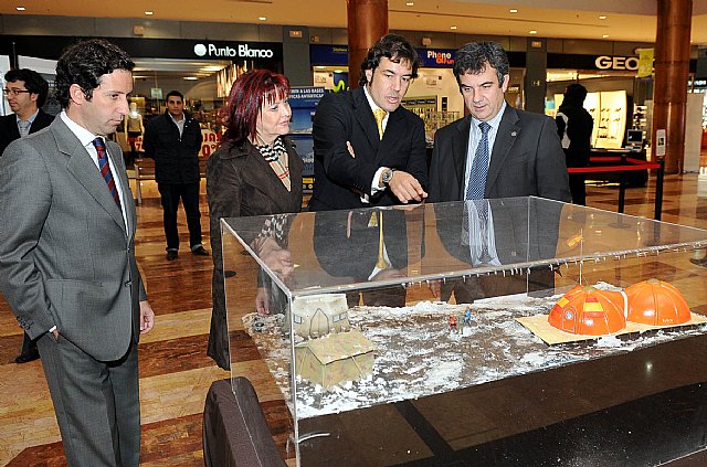 La Universidad de Murcia organiza una exposición sobre la investigación en la Antártida - 3, Foto 3