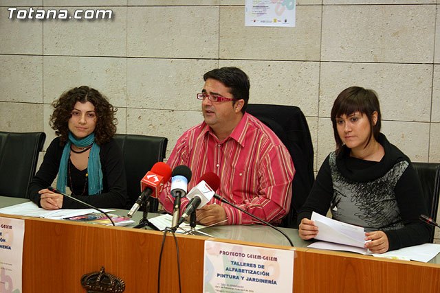 El Candil presenta el proyecto Gelem-Gelem: actuaciones comunitarias en viviendas sociales, Foto 2