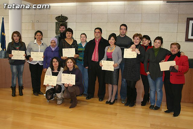 El concejal de Bienestar Social clausura el curso El cuidado de mayores y personas dependientes en el ámbito doméstico - 1, Foto 1