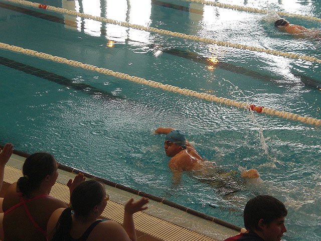 Los usuarios del Centro Ocupacional de Mazarrón destacan en natación, Foto 1