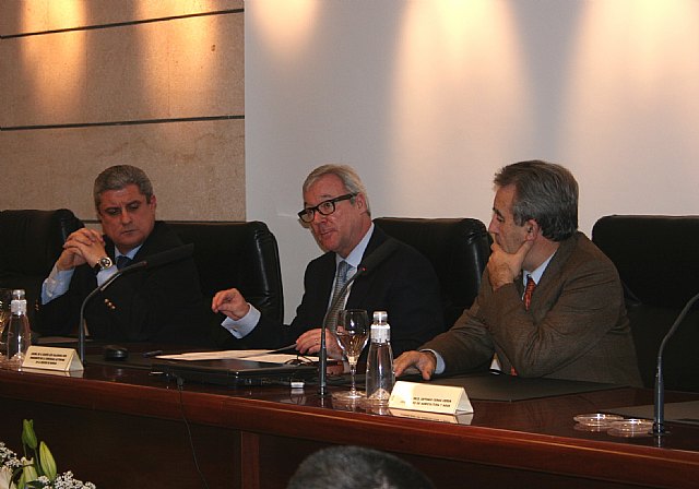 Valcárcel afirma que la nueva Ley Ambiental permitirá a las empresas agilizar los trámites administrativos - 1, Foto 1