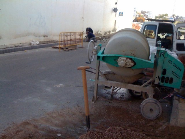 Comienza la ejecución de las obras de sustitución de las aceras en la calle Santa Bárbara, Foto 3
