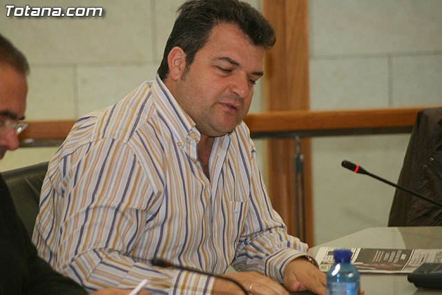 IU Totana considera ridícula la pretensión del Alcalde de reunirse con el Secretario de Estado de Economía para negociar la Deuda Histórica, Foto 1