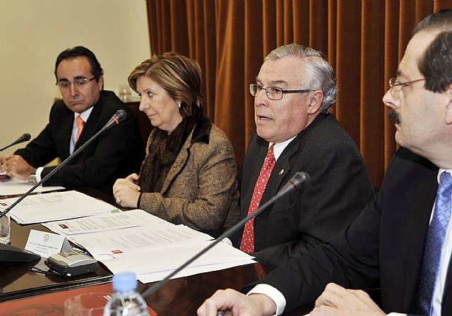 La Universidad de Murcia firma con el SMS el convenio que regula las prácticas de los alumnos en los hospitales - 4, Foto 4