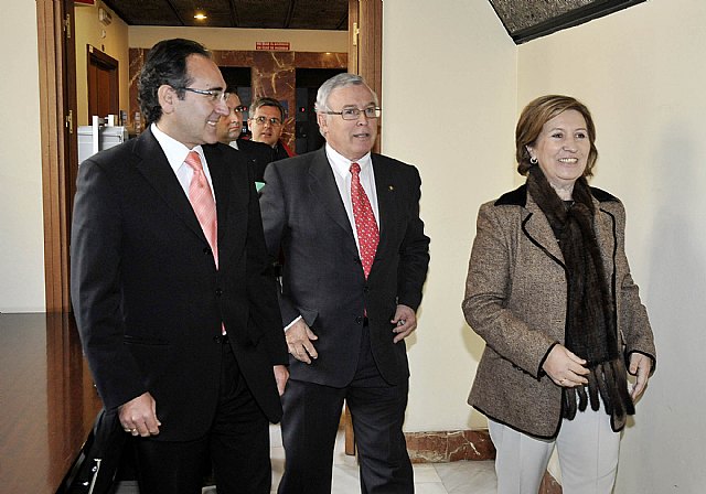 La Universidad de Murcia firma con el SMS el convenio que regula las prácticas de los alumnos en los hospitales - 5, Foto 5