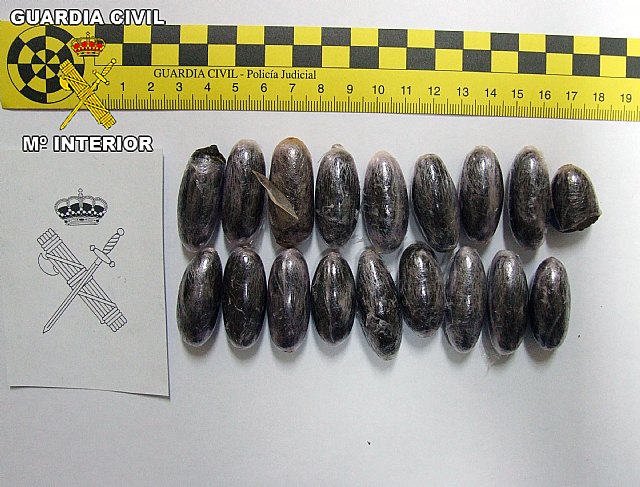 La Guardia Civil incauta una veintena de “bellotas” de hachís - 2, Foto 2