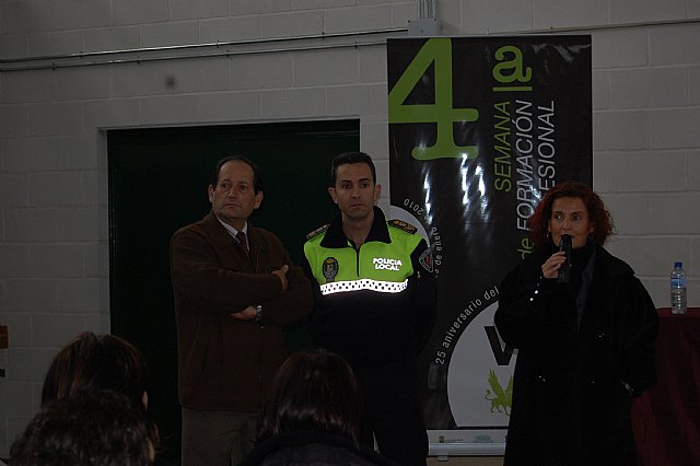 Los alumnos del CES Vega Media aprenden seguridad vial - 2, Foto 2