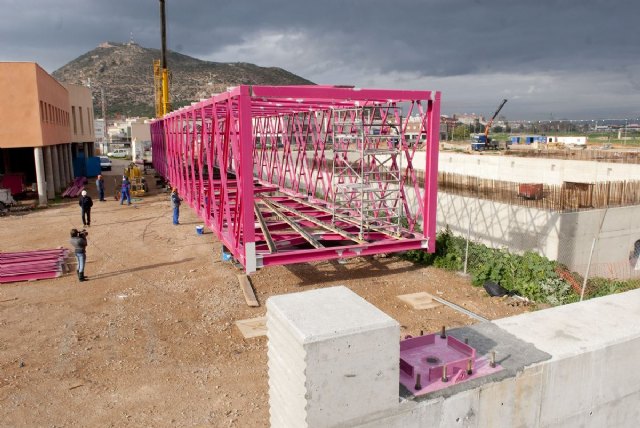 Una pasarela rosa sobre la Rambla - 1, Foto 1