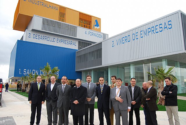El consejero de Universidades, Empresa e Investigacin y el alcalde de Alhama han inaugurado hoy el Centro Industrialhama de Desarrollo Empresarial, Foto 2