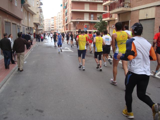 Atletas del Club Atletismo Totana participaron en la Media Maratn Internacional “Villa de Santa Pola” - 3
