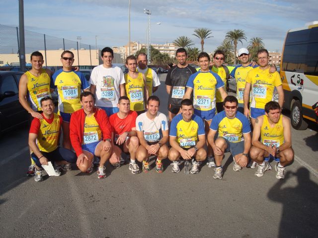 Atletas del Club Atletismo Totana participaron en la Media Maratn Internacional “Villa de Santa Pola” - 6