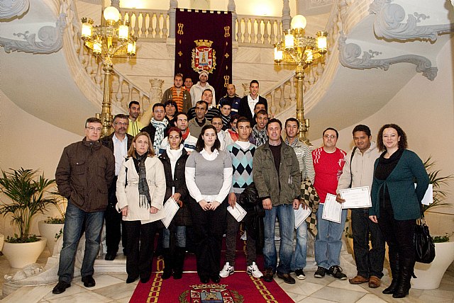 Entrega de diplomas de la primera edición del ADLE-Barrios - 1, Foto 1