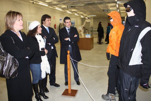 Inaugurada la exposición “De Darwin a las Bases Científicas Antárticas: Experiencia de Investigadores Españoles en la Antártida” - 1, Foto 1