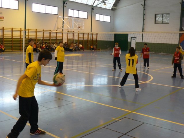 La concejalía de Deportes organiza una jornada de Voleibol Alevín, dentro de los juegos escolares del programa de Deporte Escolar, Foto 2