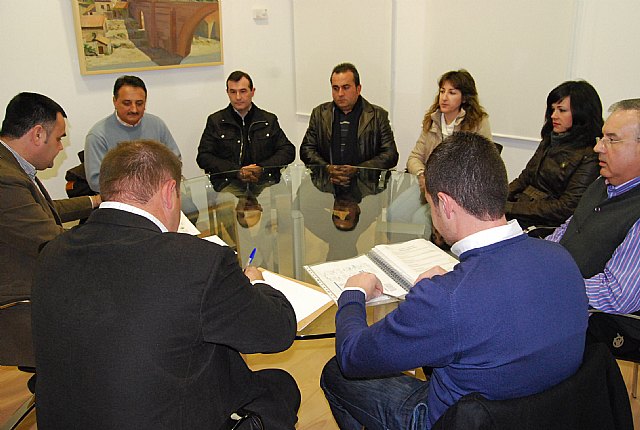 El alcalde se reúne con la junta directiva del Ilustre Cabildo Superior de Procesiones de Totana - 1, Foto 1